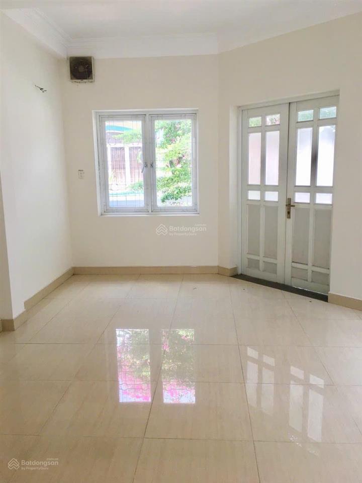 Hẻm lạc long quân, phường 11, quận tân bình