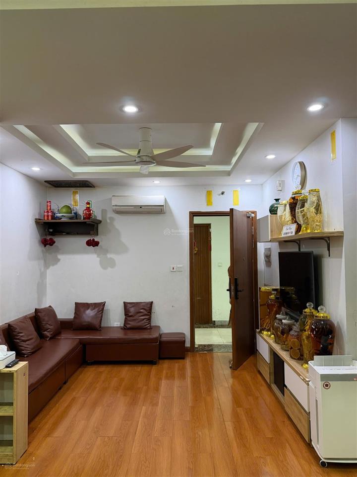 Bán căn hộ 2pn tầng trung, hướng mát, full nội thất. e chính chủ