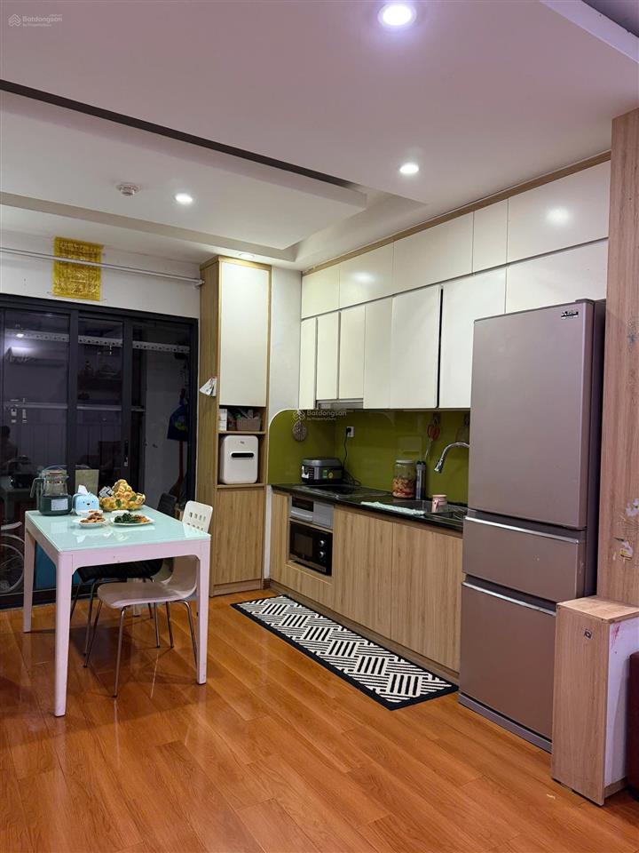 Bán căn hộ 2pn tầng trung, hướng mát, full nội thất. e chính chủ