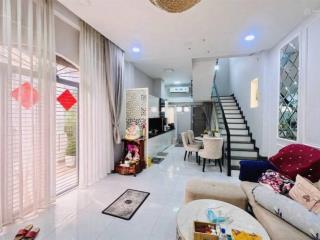 Hiếm nhà đẹp nội thất cao cấp chuẩn gu ở ngay hxh trần quang diệu q3 gần chợ lê văn sỹ