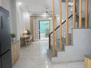 Hiếm nhà q10 4 tầng sát mt gần đh kinh tế  ngang 4.4m  cn 34m2 chỉ 5.7 tỷ