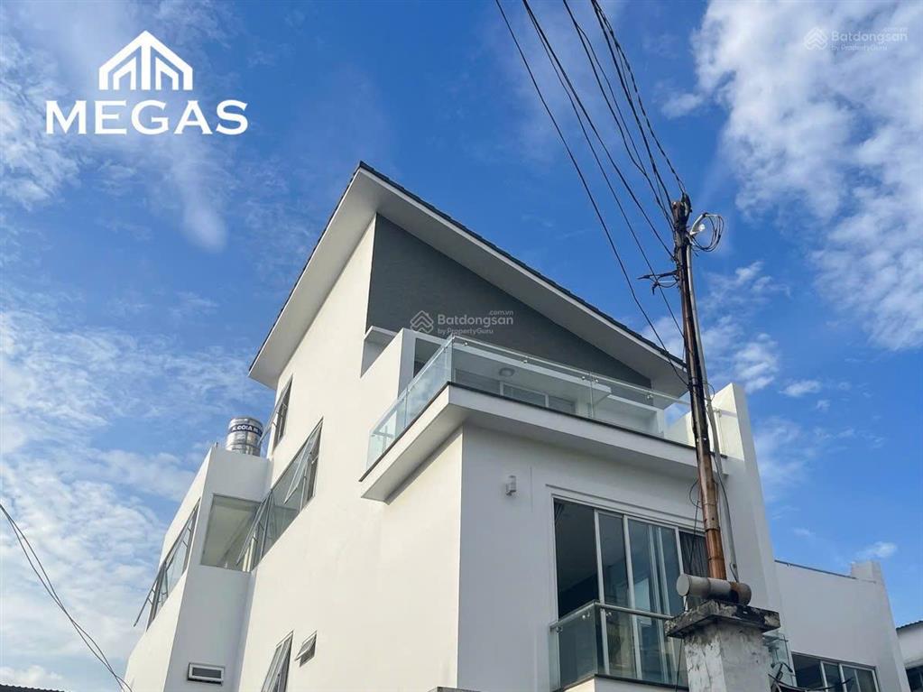 Studio ban công siêu thoáng ngay đh văn hoá  đỗ xuân hợp  ngã tư bình thái