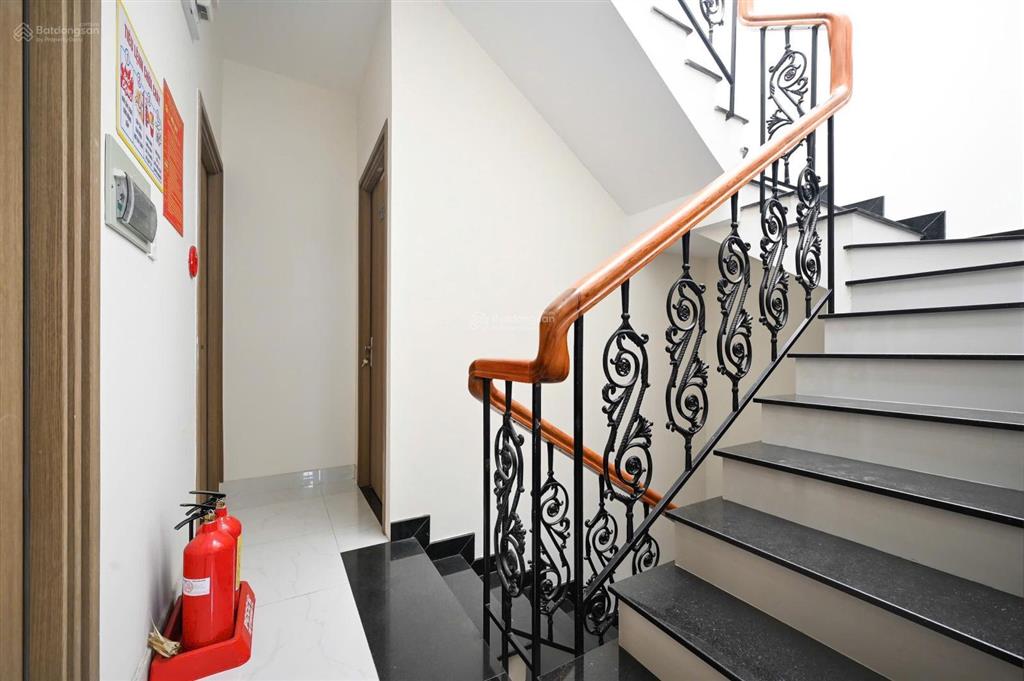 Bán nhà chdv căn góc ngang lớn 8,2m, 4 lầu, đường số tạ quang bửu, p6, q8