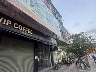 Nhà nằm ngay trung tâm khu đô thị, vị trí cực kỳ thuận lợi