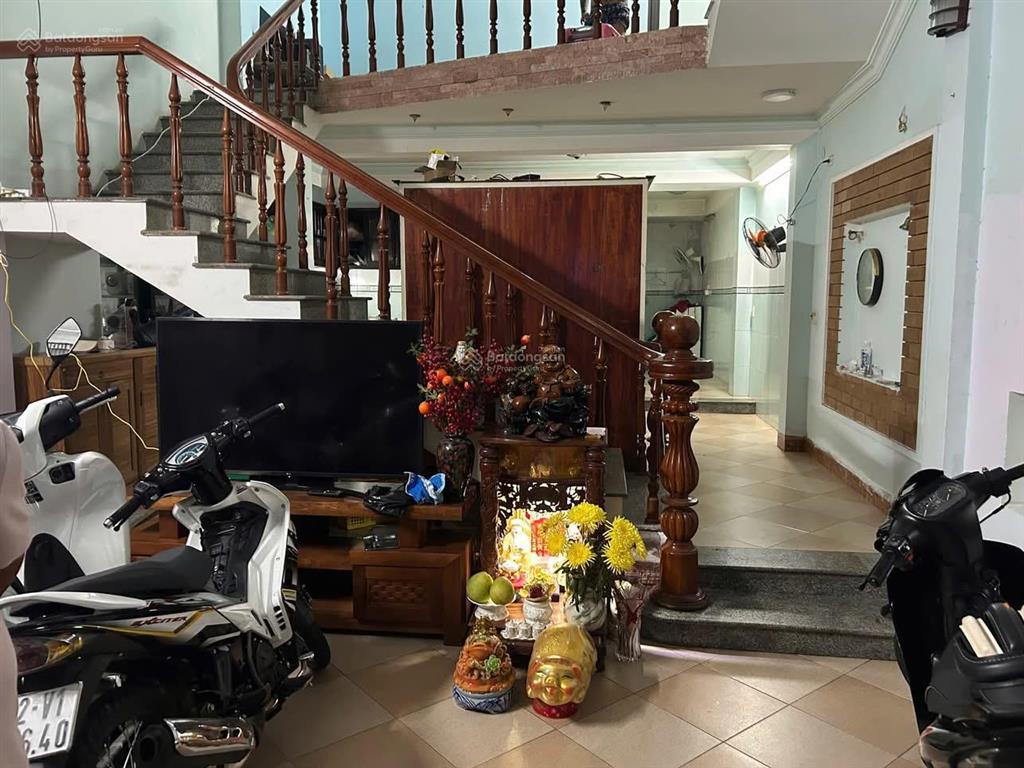 Nhà 2 tầng kiên cố, mặt tiền hoài thanh sát suncosmo