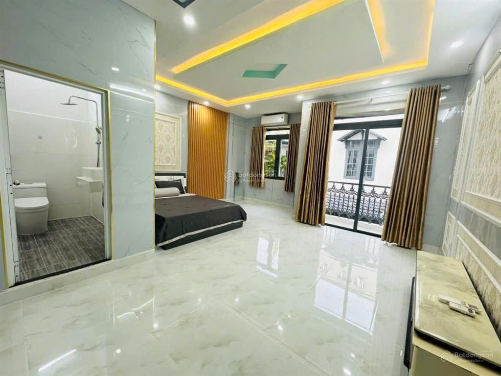 Nhà ngang 5,5 1 trệt 2 lầu 4 phòng ngủ, ngay cầu phú xuân