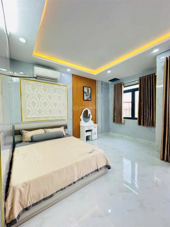 Nhà ngang 5,5 1 trệt 2 lầu 4 phòng ngủ, ngay cầu phú xuân