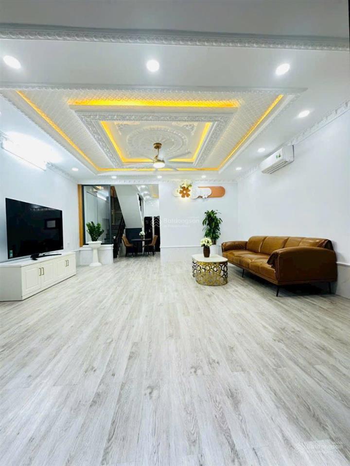Nhà ngang 5,5 1 trệt 2 lầu 4 phòng ngủ, ngay cầu phú xuân