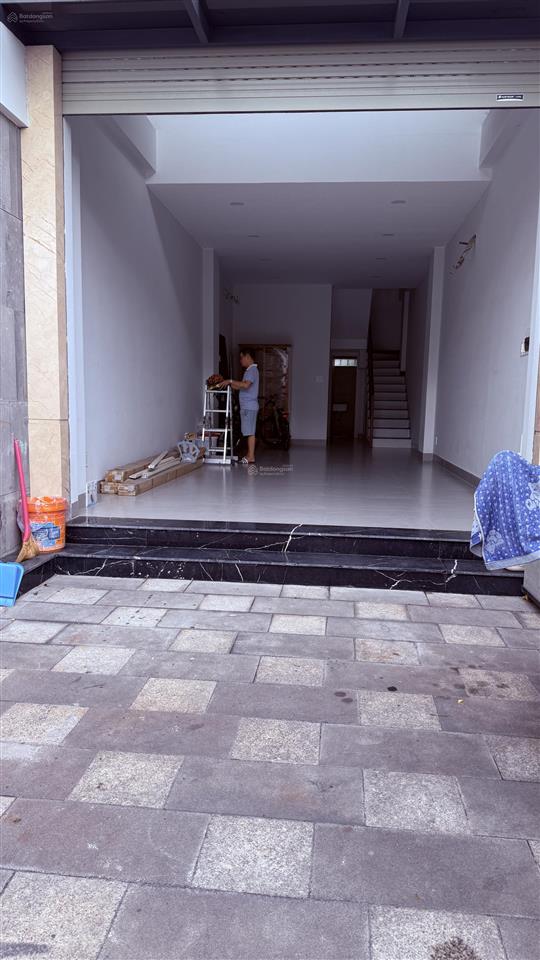 Người nhà nhờ em gửi bán căn nhà cực hiếm 2 mặt tiền đường bế văn cấm, tân quy, quận 7.
