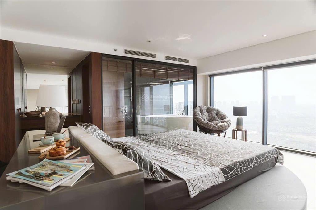 Bán căn 152m2 view sông hồng  cầu nhật tân cực đẹp tại pentstudio.  0987 938 ***