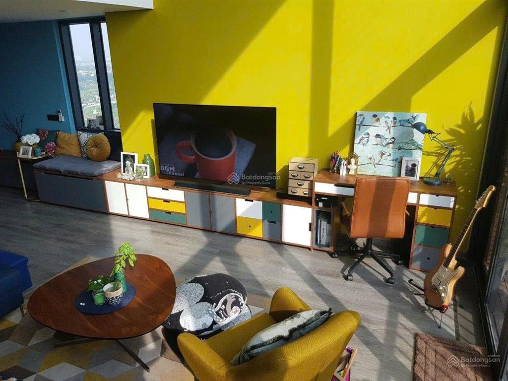 Bán căn 152m2 view sông hồng  cầu nhật tân cực đẹp tại pentstudio.  0987 938 ***