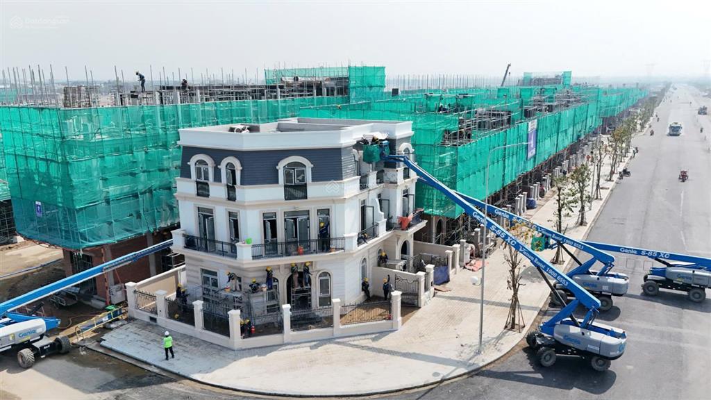 Shophouse 2 mặt tiền trước sau đại lộ 40m  dt 80m2  sàn 270m2  giãn xây
