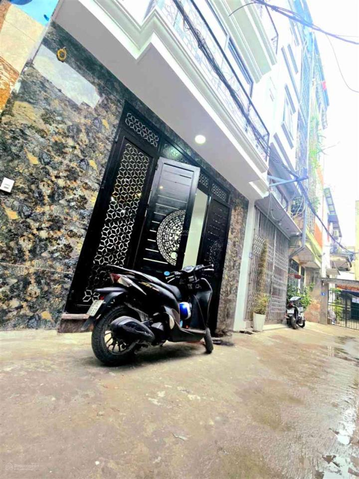 Phân lô bộ công an  nhà đẹp ở ngay  dân xây kiên cố  đường oto tránh đỗ ngày và đêm dân trí cao