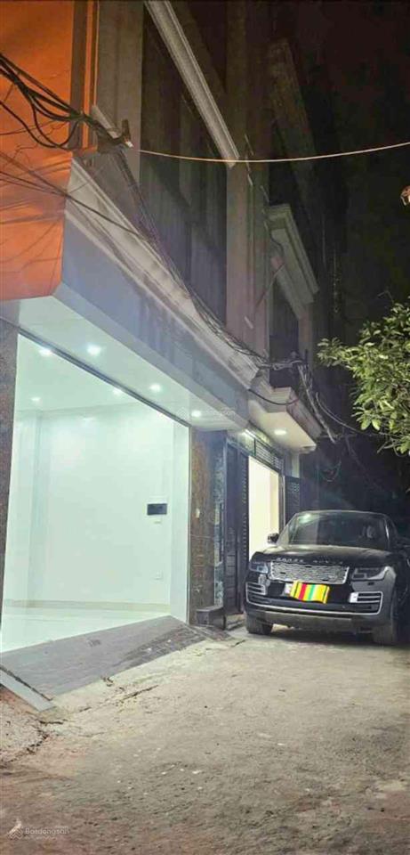 Phân lô bộ công an  nhà đẹp ở ngay  dân xây kiên cố  đường oto tránh đỗ ngày và đêm dân trí cao