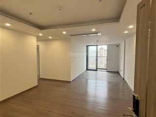 Cần cho thuê sàn văn phòng tại chung cư vimeco dt 60m đã chia 3 phòng làm việc
giá250k/ m2