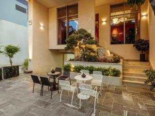 Siêu phẩm tòa căn hộ dịch vụ 11 tầng gần biển  dòng tiền 350tr/tháng dương đình nghệ, đà nẵng