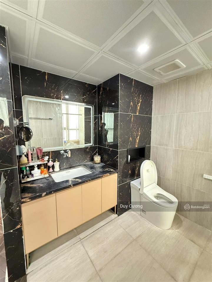 Cho thuê 4 phòng ngủ, tầng 25 sunshine center phạm hùng