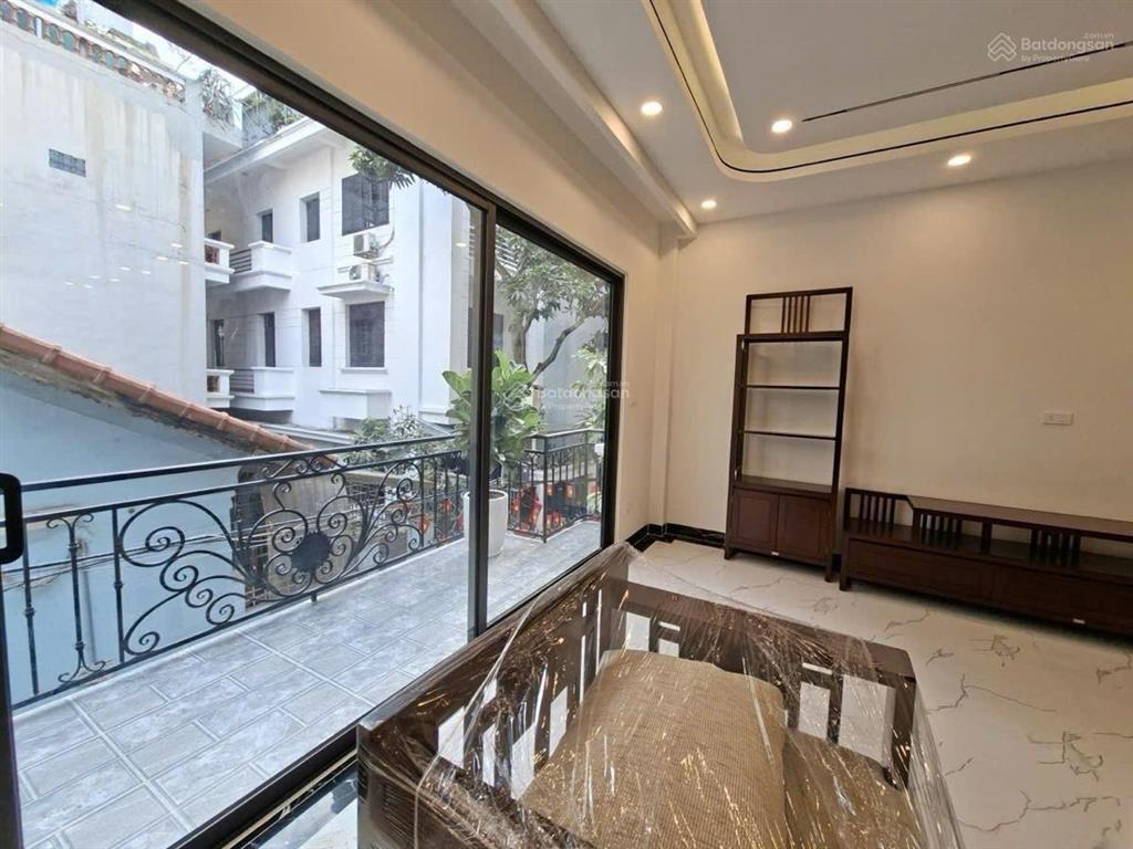 Siêu đẹp ngọc lâm thông nguyễn văn cừ khu vực lõi long biên .80m  6 tầng  ngõ thông thoáng