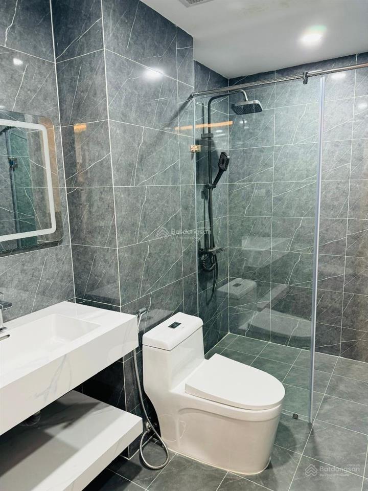 Hiếm .nhà đẹp bát khối  6 tầng gara oto  kinh doanh  gần chợ ,trường  ngõ thông thoáng