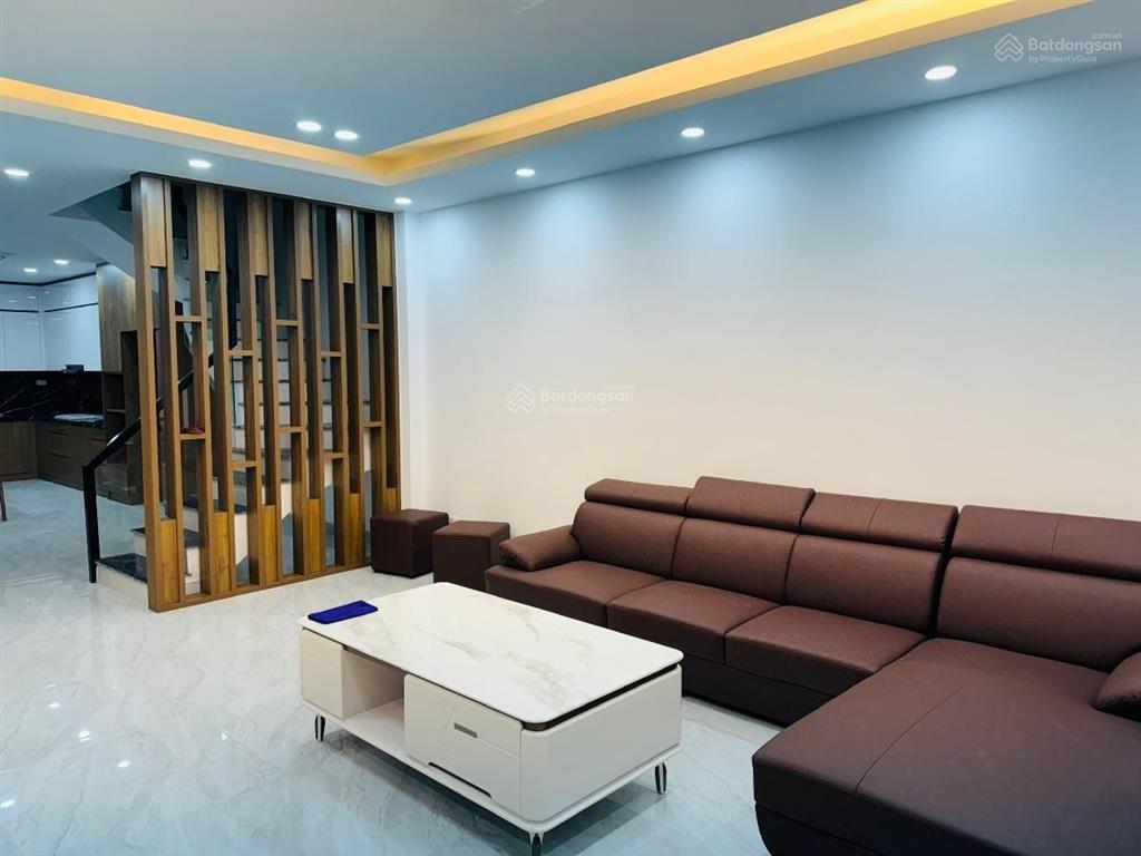 Hiếm .nhà đẹp bát khối  6 tầng gara oto  kinh doanh  gần chợ ,trường  ngõ thông thoáng