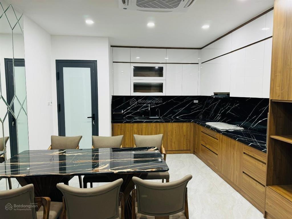 Hiếm .nhà đẹp bát khối  6 tầng gara oto  kinh doanh  gần chợ ,trường  ngõ thông thoáng