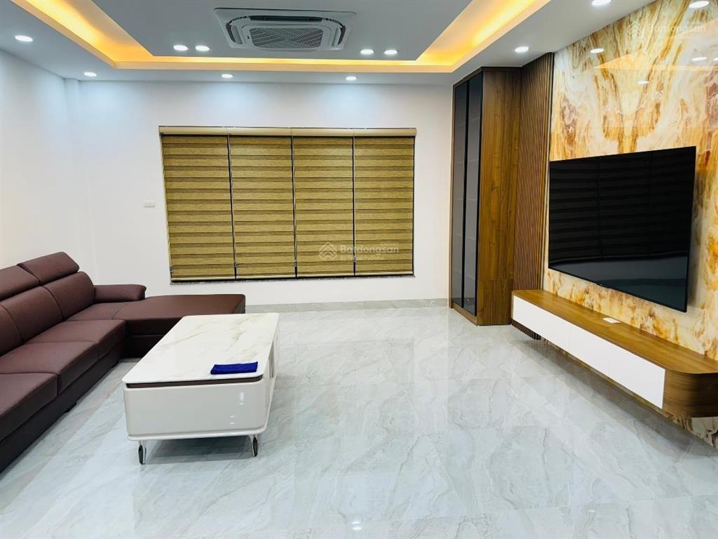 Hiếm .nhà đẹp bát khối  6 tầng gara oto  kinh doanh  gần chợ ,trường  ngõ thông thoáng