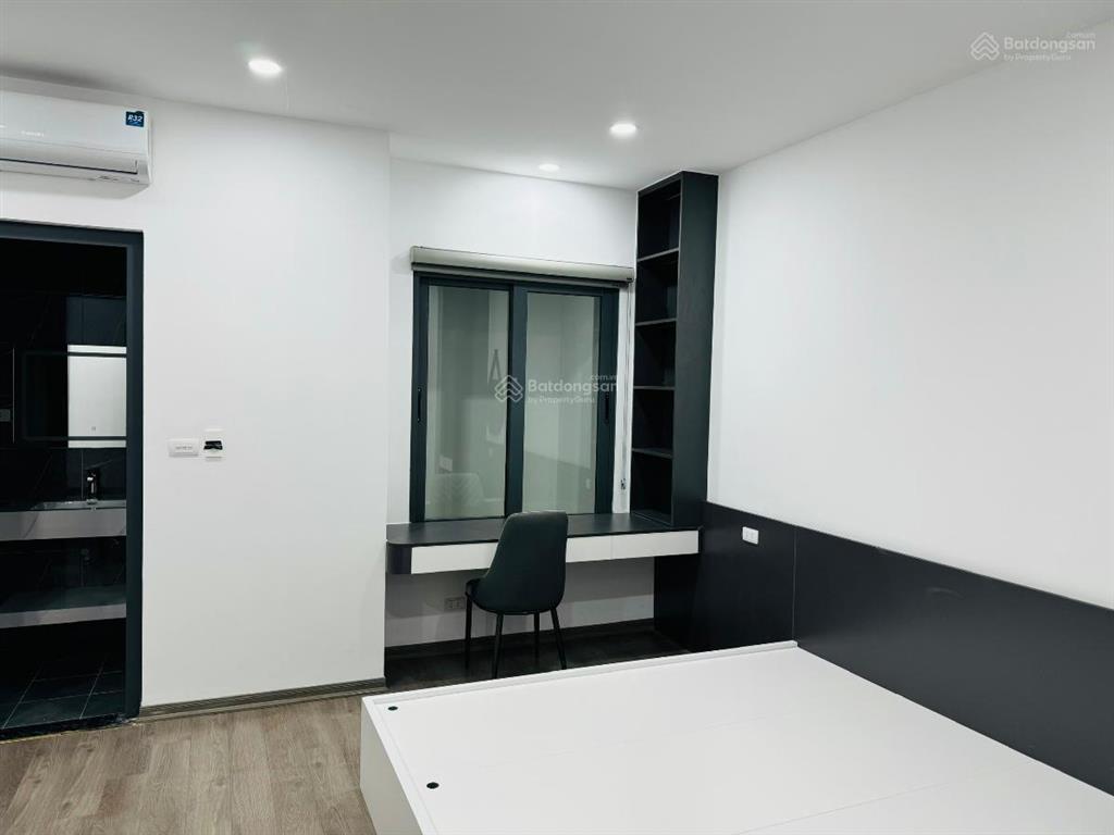 Hiếm .nhà đẹp bát khối  6 tầng gara oto  kinh doanh  gần chợ ,trường  ngõ thông thoáng