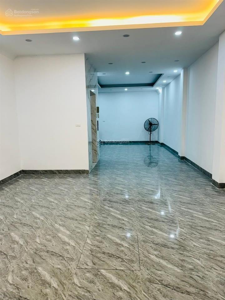 Hiếm .nhà đẹp bát khối  6 tầng gara oto  kinh doanh  gần chợ ,trường  ngõ thông thoáng