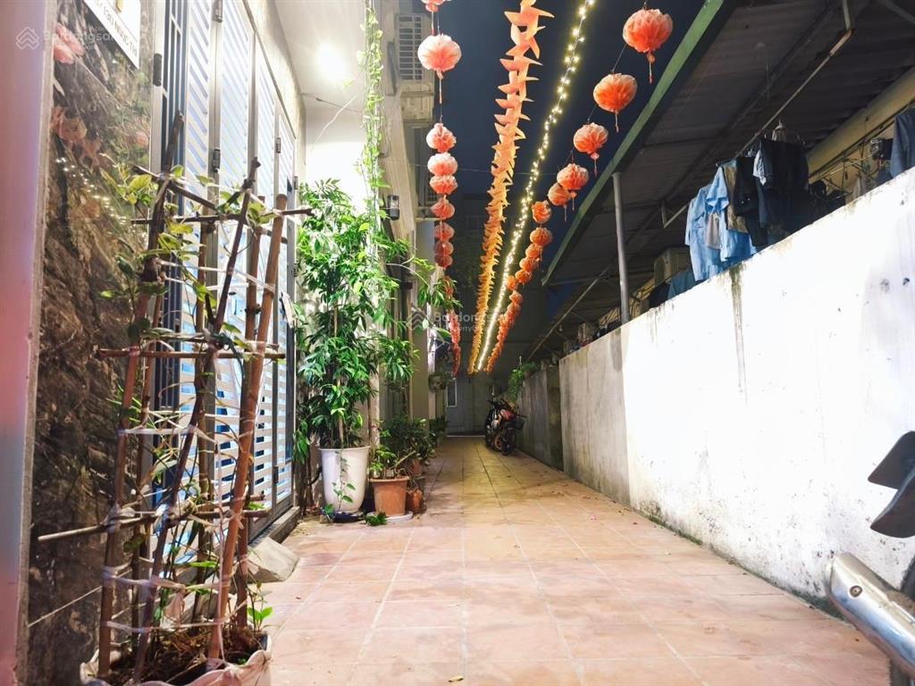 Nhà đẹp sang xịn mịn  thạch bàn long biên  oto gần  ngõ thoáng sáng  hàng xóm tình cảm