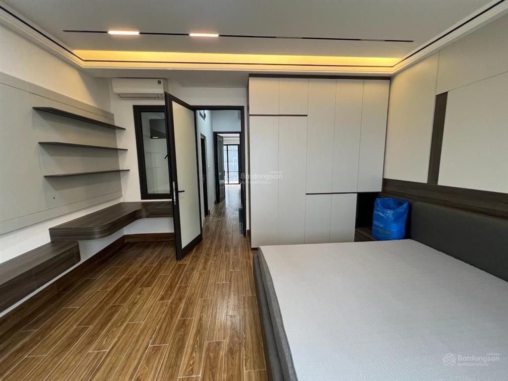 Nhà đẹp bát khối long biên  90m  5 tầng thang máy  mặt ngõ kinh doanh  đường oto tránh