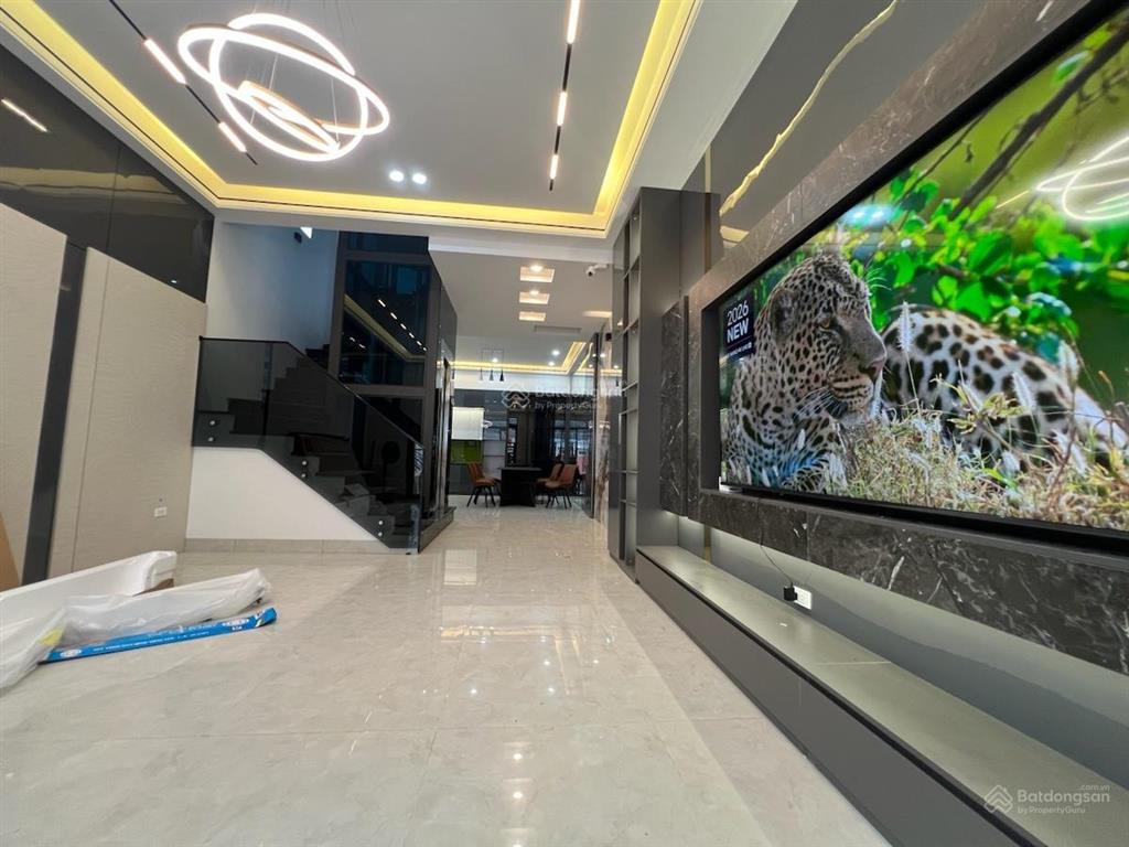 Nhà đẹp bát khối long biên  90m  5 tầng thang máy  mặt ngõ kinh doanh  đường oto tránh