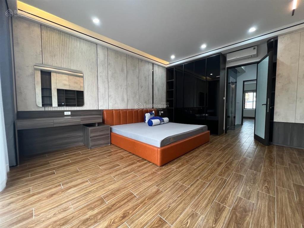 Nhà đẹp bát khối long biên  90m  5 tầng thang máy  mặt ngõ kinh doanh  đường oto tránh