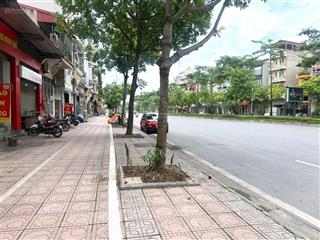 Bán nhà ngô gia tự việt hưng hn  30m 6 tầng thang máy  ô tô đỗ cửa  gần trường gần chợ .