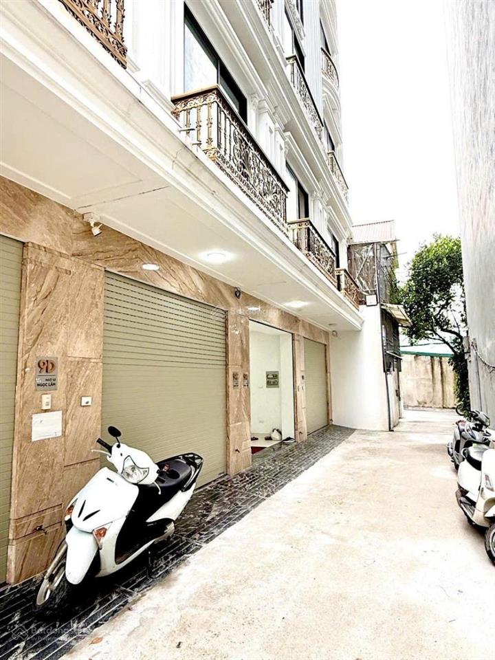 Hiếm. trung tâm ngọc lâm  gần mặt phố sát tổ hợp văn phòng ks 27 tầng  sang phố cổ chỉ 5 phút