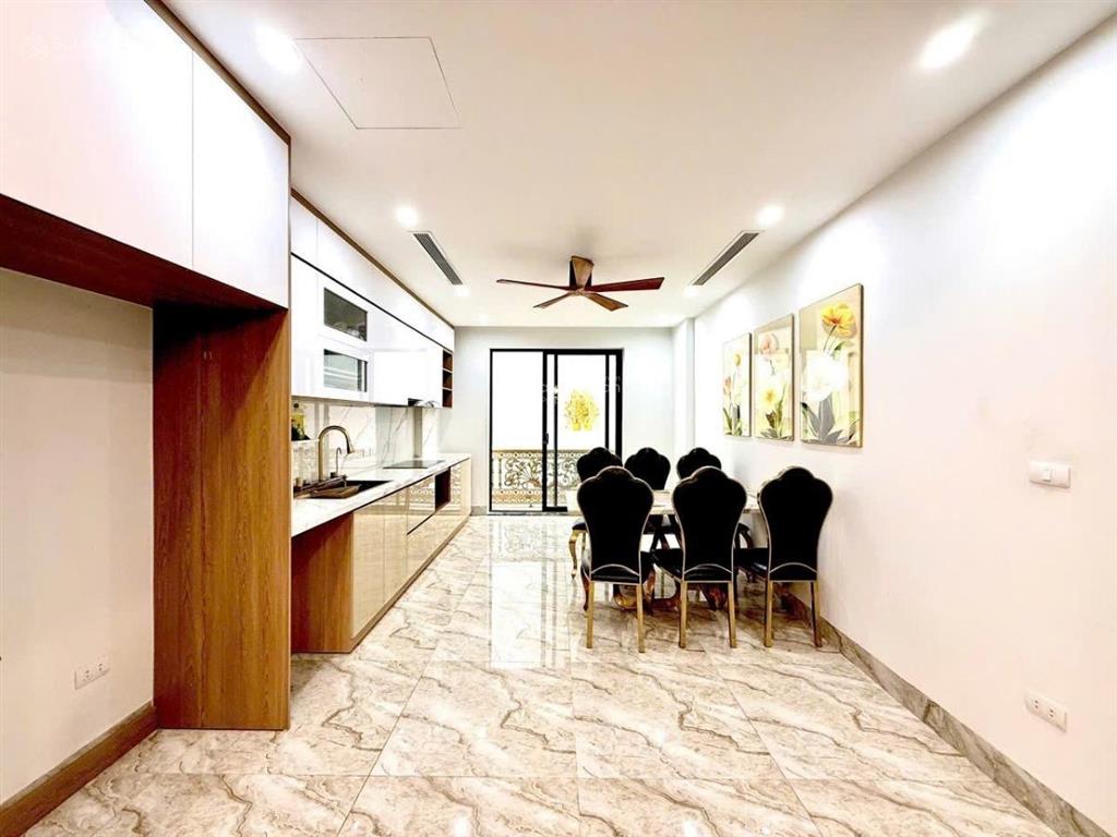 Hiếm. trung tâm ngọc lâm  gần mặt phố sát tổ hợp văn phòng ks 27 tầng  sang phố cổ chỉ 5 phút