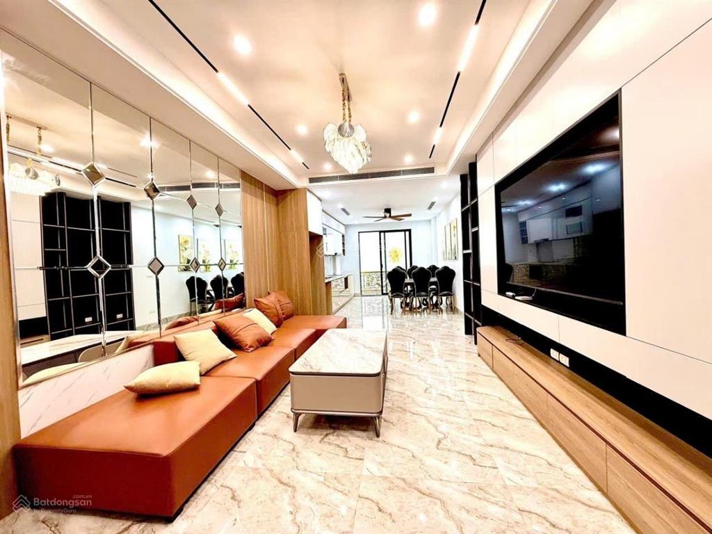Hiếm. trung tâm ngọc lâm  gần mặt phố sát tổ hợp văn phòng ks 27 tầng  sang phố cổ chỉ 5 phút
