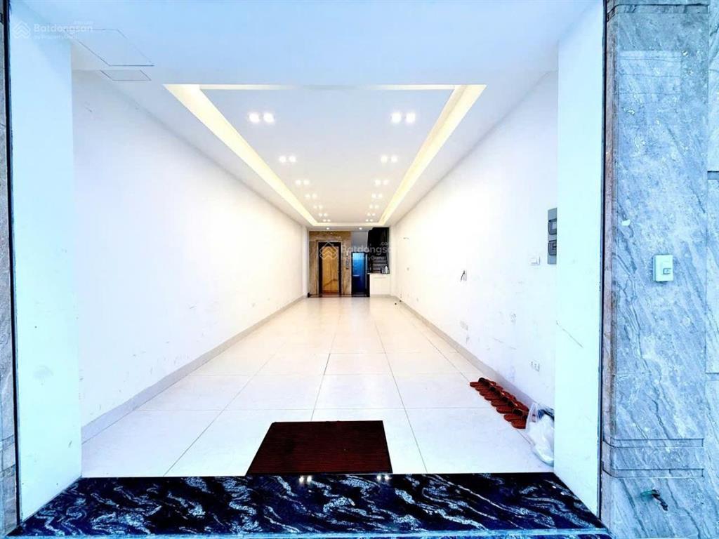 Hiếm. trung tâm ngọc lâm  gần mặt phố sát tổ hợp văn phòng ks 27 tầng  sang phố cổ chỉ 5 phút