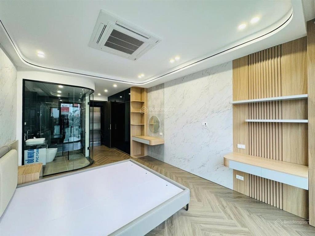 Hiếm. trung tâm ngọc lâm  gần mặt phố sát tổ hợp văn phòng ks 27 tầng  sang phố cổ chỉ 5 phút