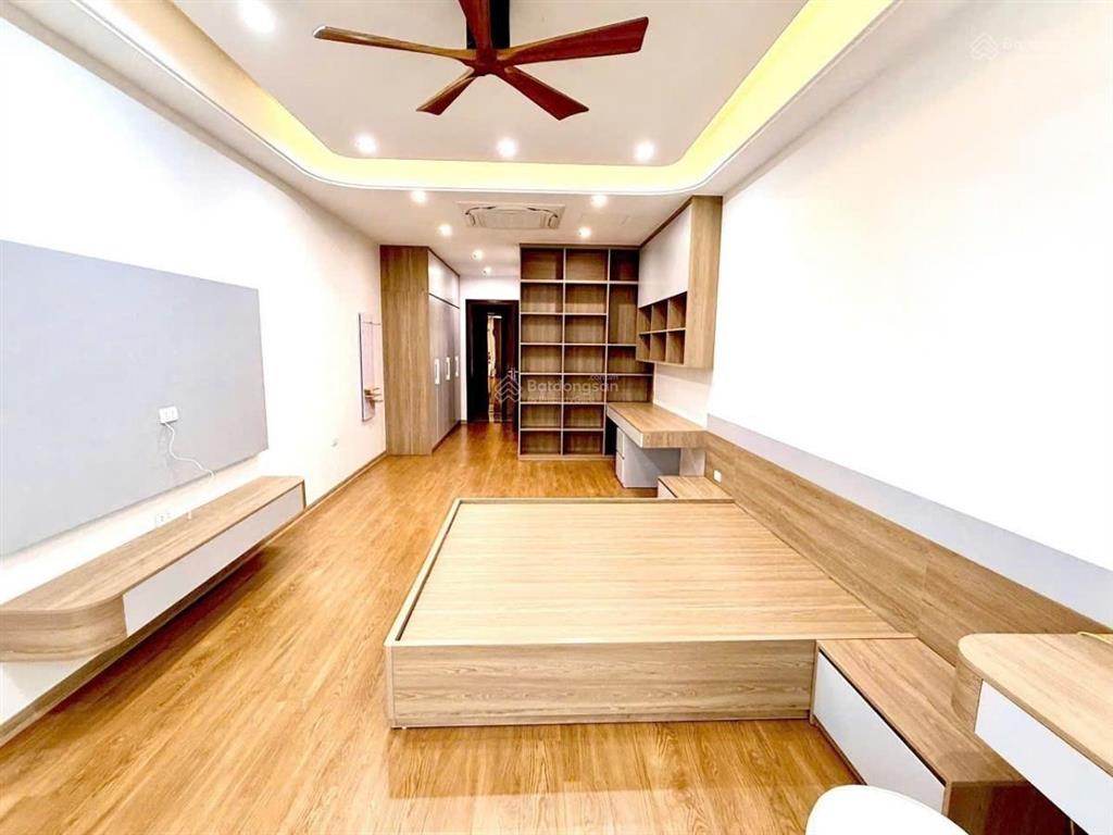 Hiếm. trung tâm ngọc lâm  gần mặt phố sát tổ hợp văn phòng ks 27 tầng  sang phố cổ chỉ 5 phút