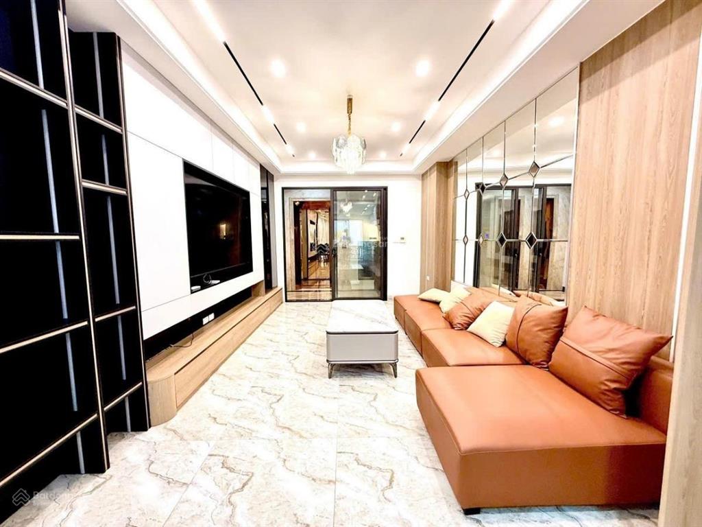 Hiếm. trung tâm ngọc lâm  gần mặt phố sát tổ hợp văn phòng ks 27 tầng  sang phố cổ chỉ 5 phút