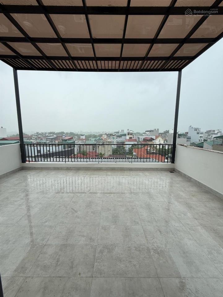 Siêu phẩm bát khối long biên  7 tầng oto 7 chỗ vào nhà full nội thất  đủ công năng gia đình lớn