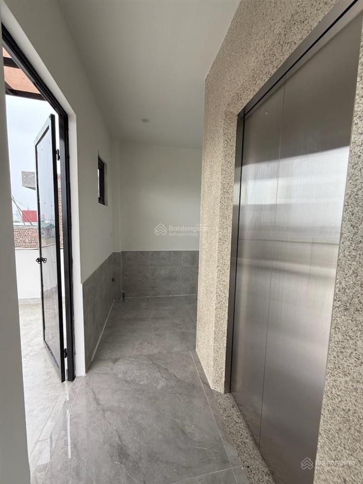 Siêu phẩm bát khối long biên  7 tầng oto 7 chỗ vào nhà full nội thất  đủ công năng gia đình lớn