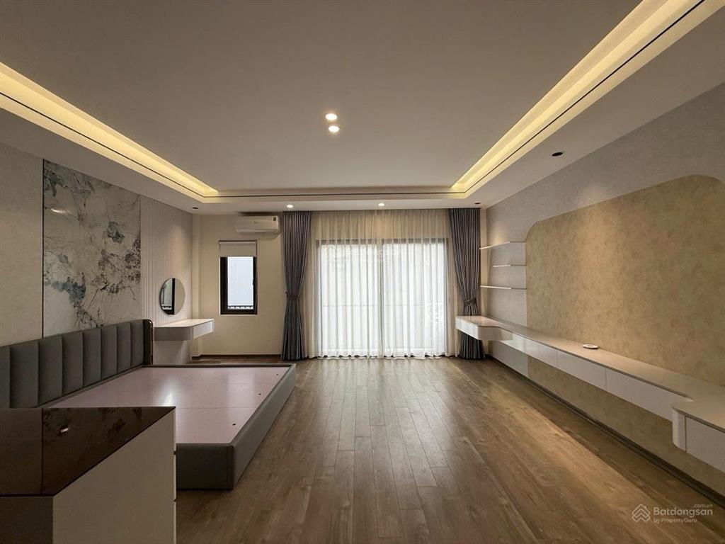 Siêu phẩm bát khối long biên  7 tầng oto 7 chỗ vào nhà full nội thất  đủ công năng gia đình lớn
