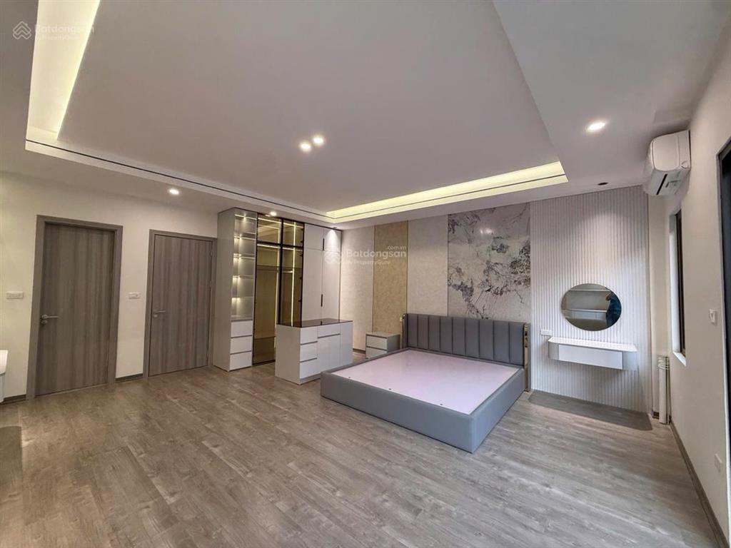 Siêu phẩm bát khối long biên  7 tầng oto 7 chỗ vào nhà full nội thất  đủ công năng gia đình lớn