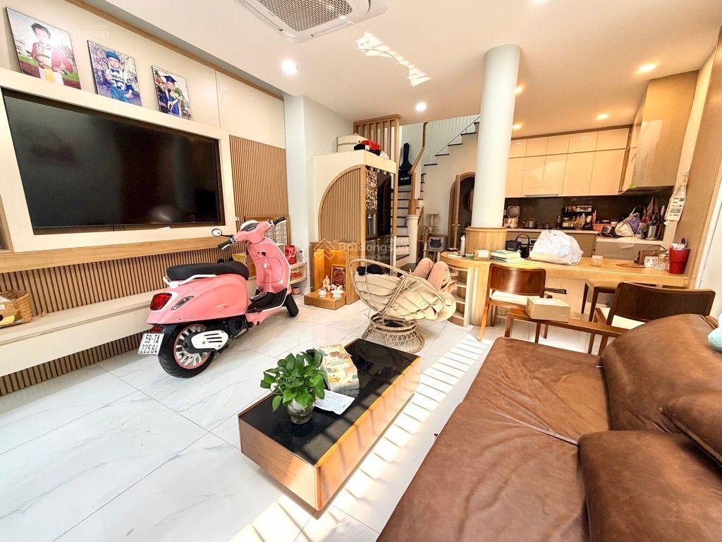 Nhà bán 3 tầng giáp quận 1  45m2  sát mặt tiền khu nhà giàu an ninh  hxh  3 pn  giá 9 tỷ tl