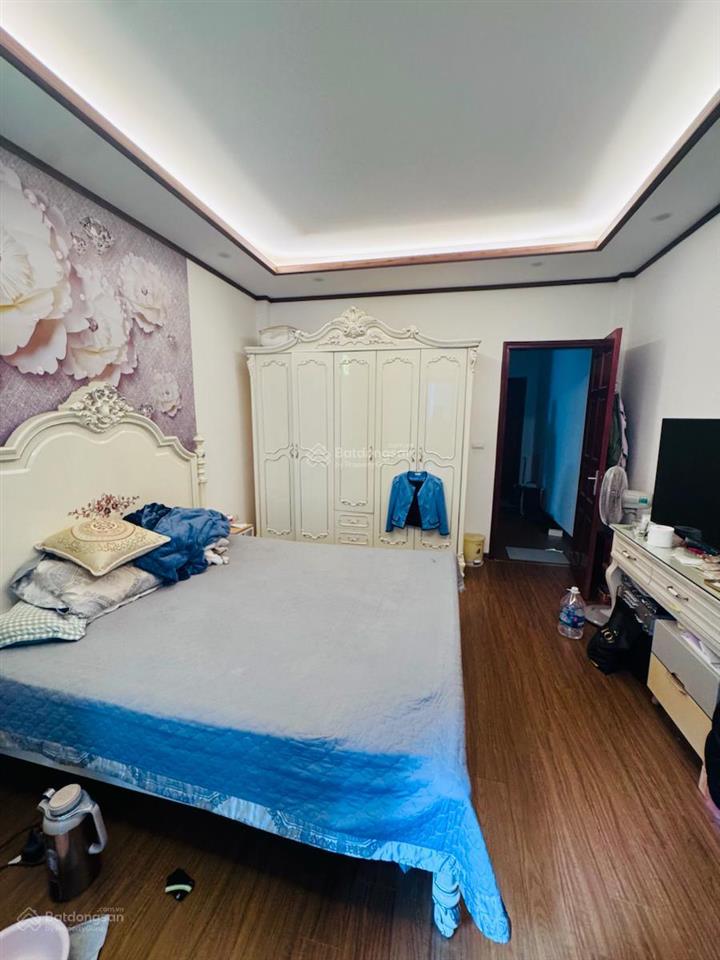 Bán nhà thịnh hào 142m2 phân lô  6 tầng ô tô vào nhà