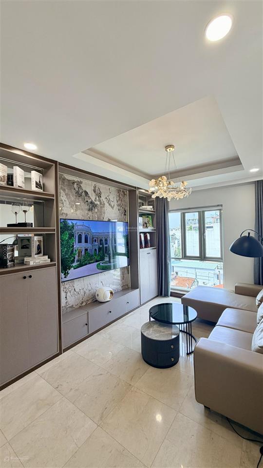 Siêu hiếm, bán căn hộ 2pn + 2wc 78m2 +1 parking oto, có sổ hồng, đủ nội thất mới, dọn vào ở ngay