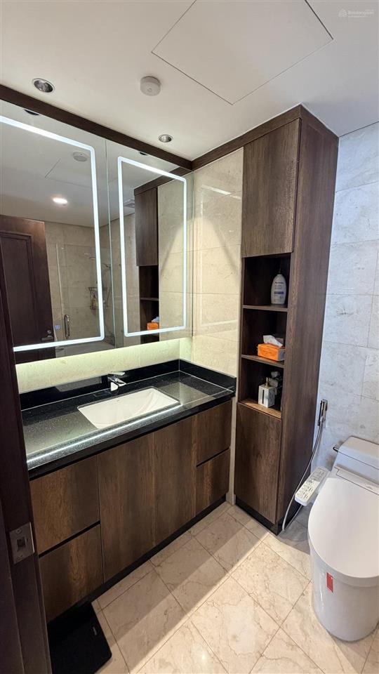 Siêu hiếm, bán căn hộ 2pn + 2wc 78m2 +1 parking oto, có sổ hồng, đủ nội thất mới, dọn vào ở ngay