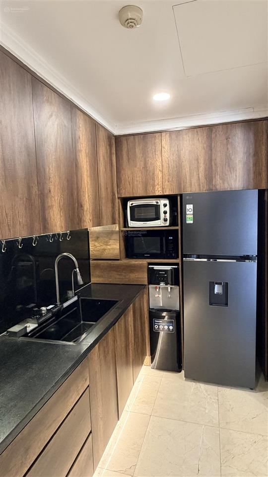 Siêu hiếm, bán căn hộ 2pn + 2wc 78m2 +1 parking oto, có sổ hồng, đủ nội thất mới, dọn vào ở ngay