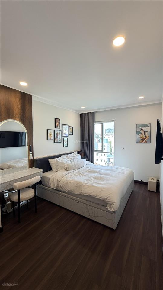 Siêu hiếm, bán căn hộ 2pn + 2wc 78m2 +1 parking oto, có sổ hồng, đủ nội thất mới, dọn vào ở ngay